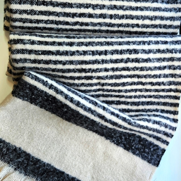 WRAP SCARF OVERSIZED super soft scarf/wrap, black with tan 78" × 24" - Picture 2 of 4